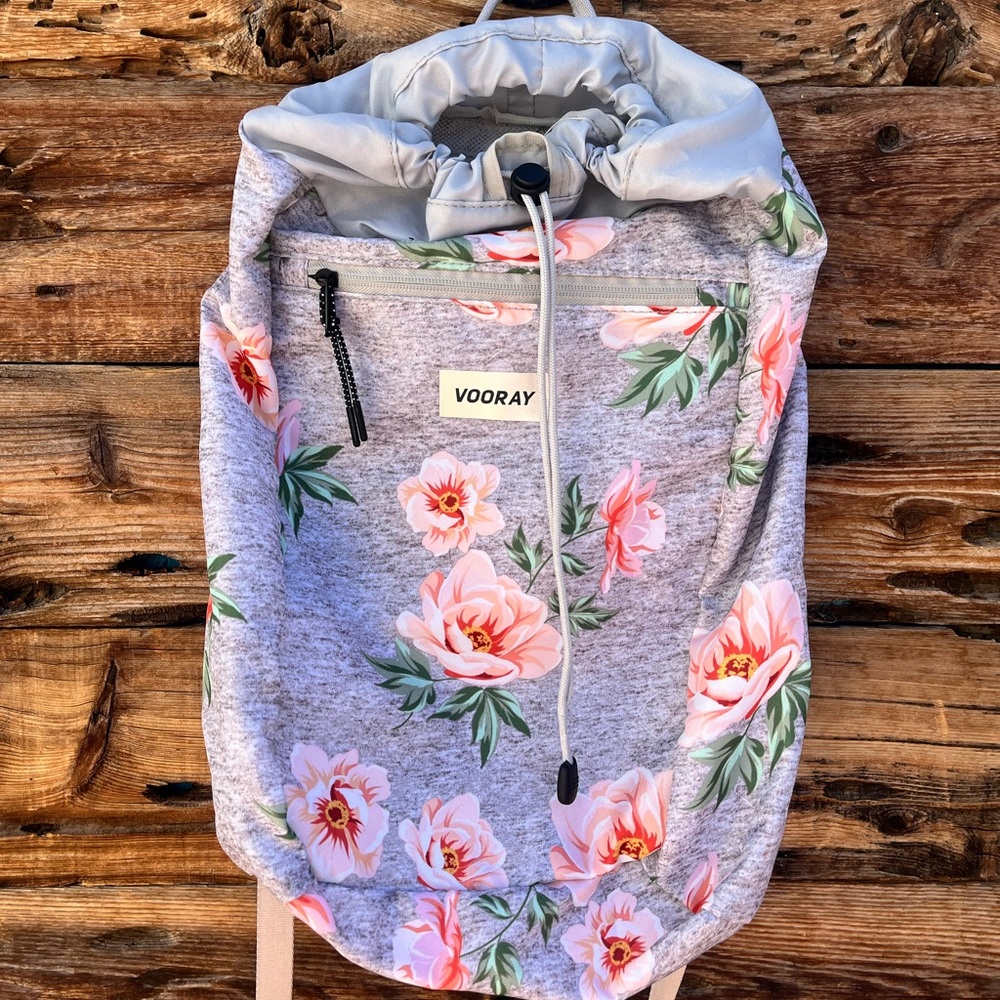 VOORAY | Stride Cinch Floral Gray Lightweight Backpack